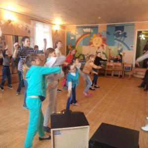 Танцевальный флэш-моб "Делай как я"